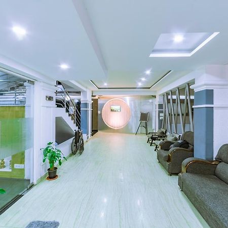 Hotel Athome , Whitefields, Kondapur Хайдарабад Экстерьер фото