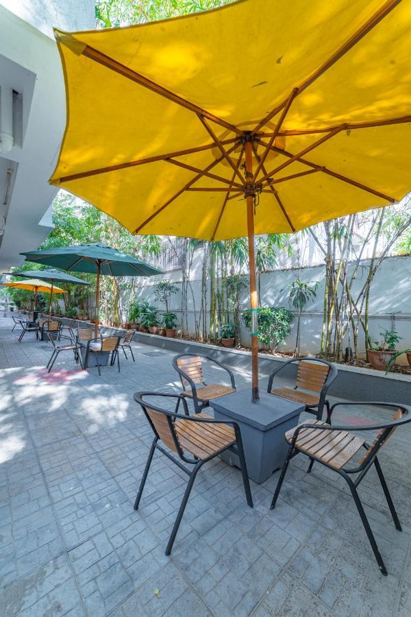 Hotel Athome , Whitefields, Kondapur Хайдарабад Экстерьер фото